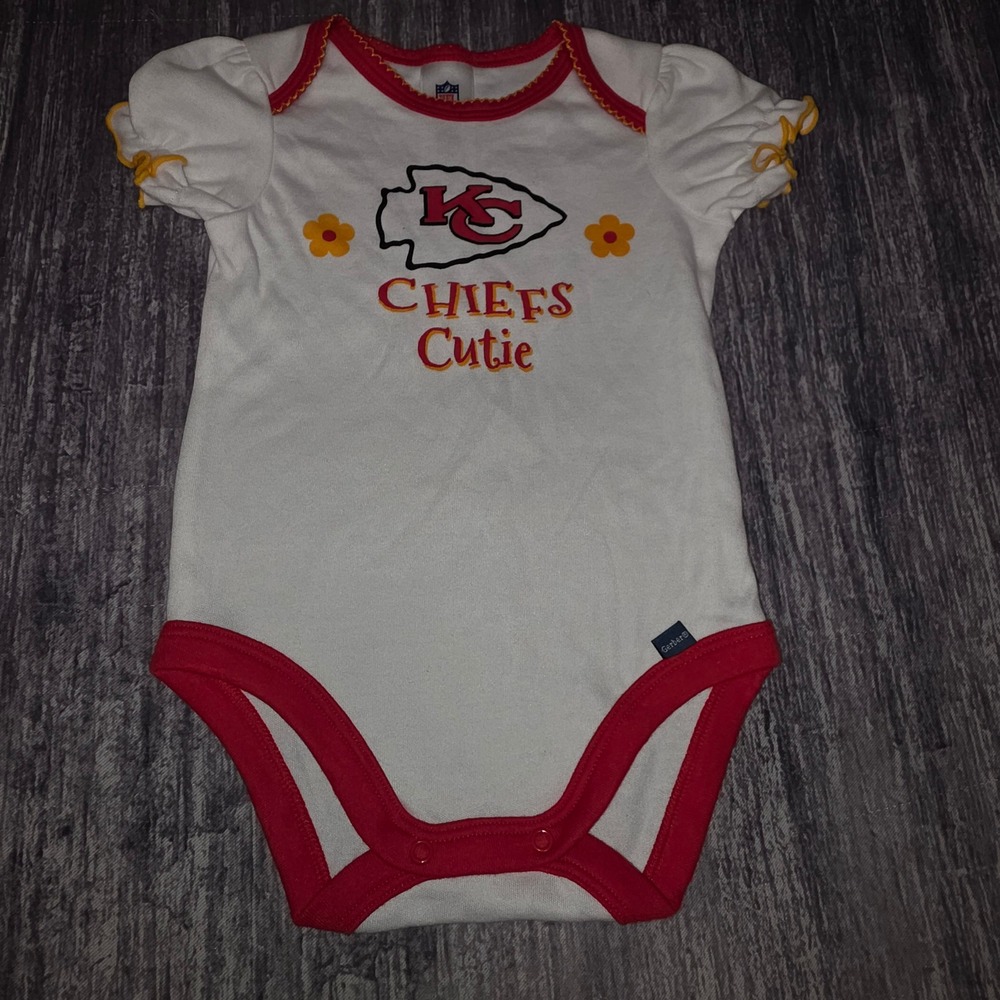 Gerber NFL Team Apparel Kansas City Chiefs Cutie Baby Bodysuit 3-6M White Red